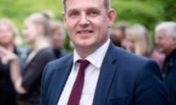 Landsstýrismenn fáa, meðan lægstu inntøkurnar fáa einki